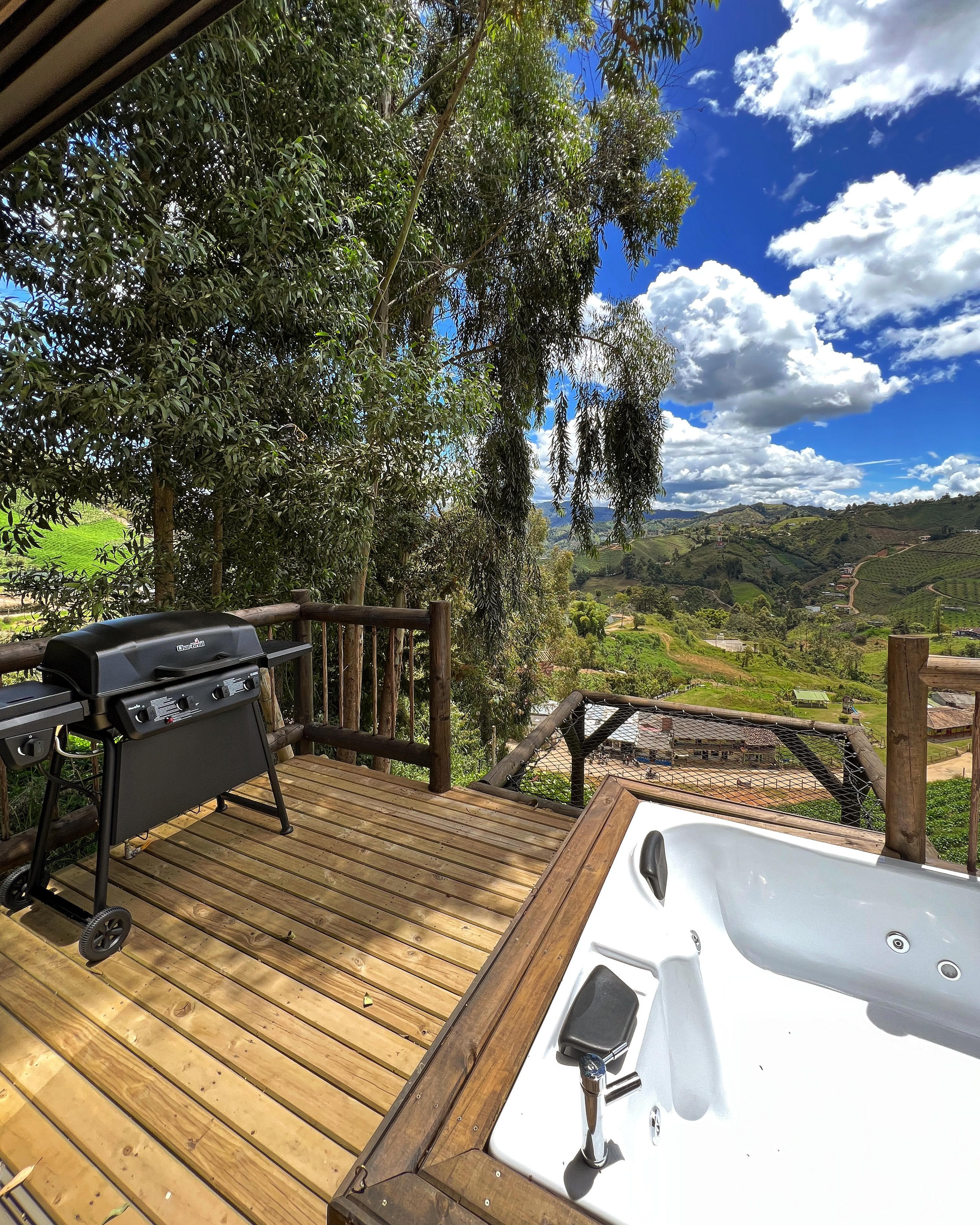 Terraza con jacuzzi y vista al valle